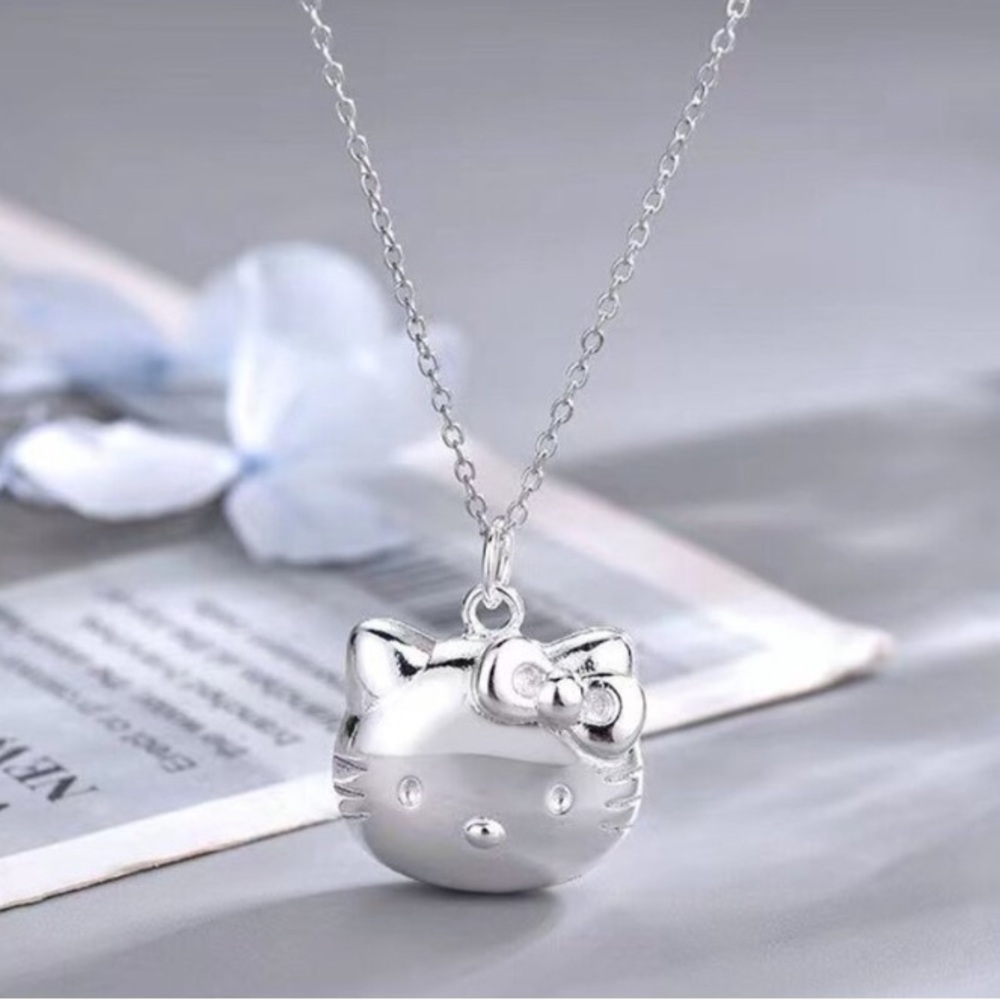 🐭 Sale! Hello Kitty Silver Locket Pendant Necklace that opens Brand new